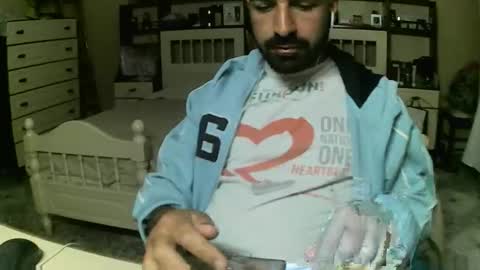 hugeveiny online show from November 5, 2025, 1:44 pm