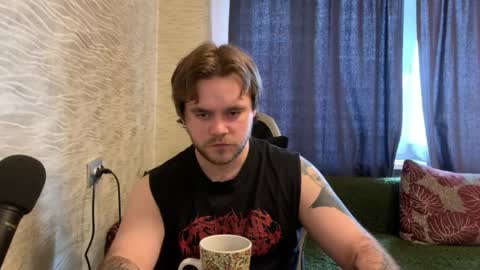 Snapshot of hugo__brad chatting on April 25, 2026, 12:52 pm Hugo online show from April 25, 2026, 12:52 pm
