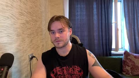 Snapshot of hugo__brad chatting on May 17, 2026, 5:09 pm Hugo online show from May 17, 2026, 5:09 pm