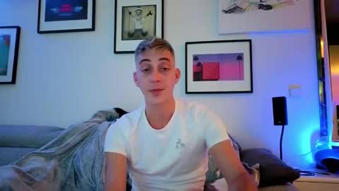 Hugo online show from November 4, 2025, 9:58 pm