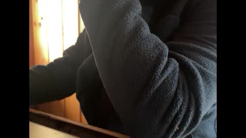 hukobossx online show from October 5, 2025, 2:26 pm