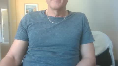 Snapshot of hundeleine chatting on April 21, 2026, 7:14 am hundeleine online show from April 21, 2026, 7:14 am
