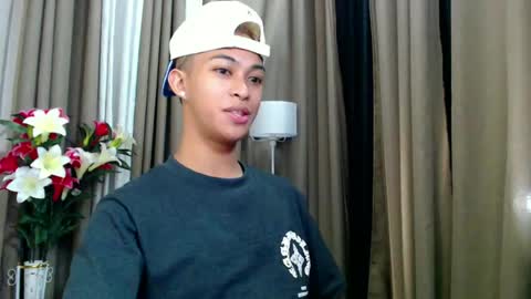 Snapshot of hunk_edward chatting on June 23, 2026, 8:01 am hunk_edward online show from June 23, 2026, 8:01 am