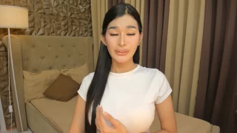 hunkhomerontop online show from October 26, 2025, 7:25 am