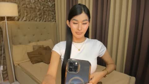 hunkhomerontop online show from November 19, 2025, 9:20 am