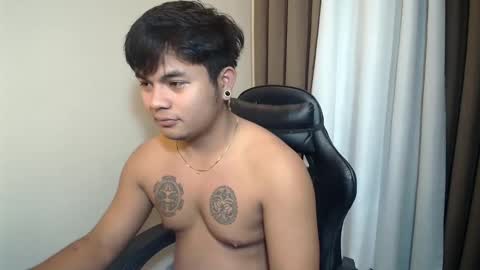 Snapshot of hunkyzeus chatting on May 18, 2026, 3:51 pm hunkyzeus online show from May 18, 2026, 3:51 pm