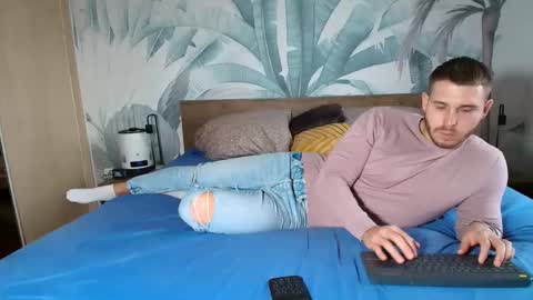 Snapshot of hunterbridges chatting on November 15, 2025, 9:50 am Hunter Bridges online show from November 15, 2025, 9:50 am