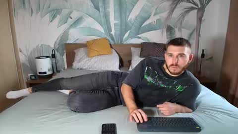 Snapshot of hunterbridges chatting on November 29, 2025, 11:02 am Hunter Bridges online show from November 29, 2025, 11:02 am