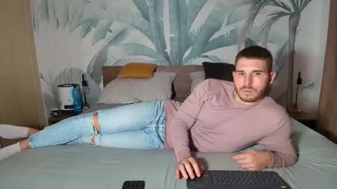 Snapshot of hunterbridges chatting on December 4, 2025, 1:09 pm Hunter Bridges online show from December 4, 2025, 1:09 pm