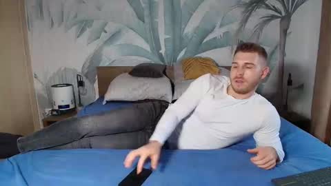 Snapshot of hunterbridges chatting on December 14, 2025, 7:58 am Hunter Bridges online show from December 14, 2025, 7:58 am