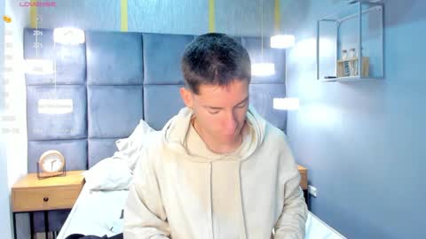 hunterheat_ online show from September 19, 2025, 12:50 pm