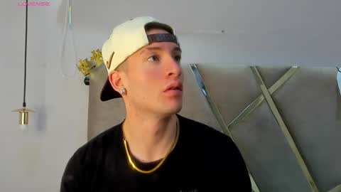 hunterheat_ online show from October 26, 2025, 12:33 pm