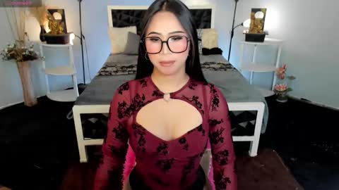 Snapshot of hunterxhuntress chatting on November 28, 2025, 1:30 am HELLO HANNAH IS BACK online show from November 28, 2025, 1:30 am