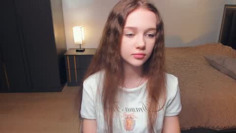 Snapshot of hwadwellingham chatting on April 7, 2026, 6:14 am Lily online show from April 7, 2026, 6:14 am