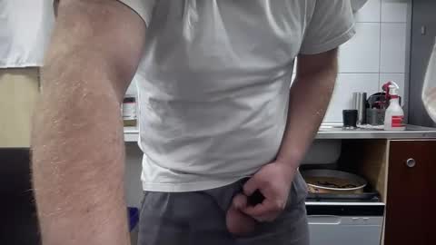 Snapshot of hybride8825 chatting on November 27, 2025, 5:42 am hybride8825 online show from November 27, 2025, 5:42 am