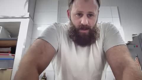 Snapshot of hybride8825 chatting on December 5, 2025, 10:35 am hybride8825 online show from December 5, 2025, 10:35 am