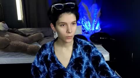 Hyeon Jin online show from March 11, 2025, 10:18 am