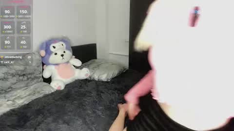 Kate online show from November 22, 2025, 3:33 pm