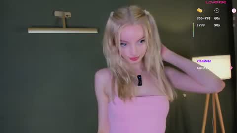 Snapshot of hypno_eyes_babe chatting on June 15, 2026, 3:47 pm Kate online show from June 15, 2026, 3:47 pm