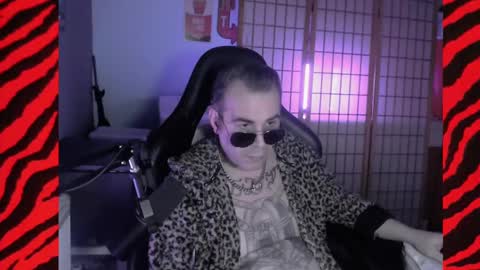 Snapshot of hypnosexray chatting on January 17, 2025, 2:08 am Mistress Magenta online show from January 17, 2025, 2:08 am