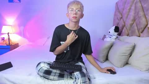 Son Hyunjin online show from January 12, 2026, 5:40 pm