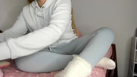 Hyun Joo online show from April 12, 2026, 1:32 am