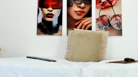 Snapshot of i_am_dolls chatting on January 31, 2025, 10:31 pm The Dolls online show from January 31, 2025, 10:31 pm