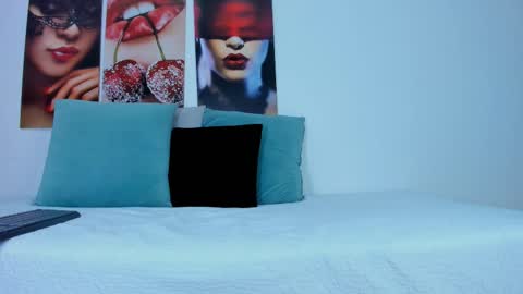 Snapshot of i_am_dolls chatting on October 31, 2025, 8:32 pm The Dolls online show from October 31, 2025, 8:32 pm