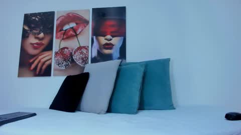 Snapshot of i_am_dolls chatting on November 6, 2025, 7:48 pm The Dolls online show from November 6, 2025, 7:48 pm