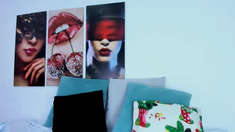 Snapshot of i_am_dolls chatting on November 8, 2025, 7:12 pm The Dolls online show from November 8, 2025, 7:12 pm