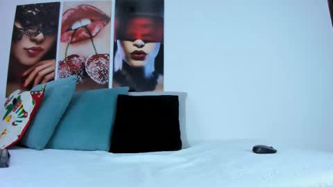 Snapshot of i_am_dolls chatting on November 19, 2025, 7:36 pm The Dolls online show from November 19, 2025, 7:36 pm