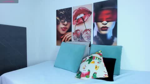 Snapshot of i_am_dolls chatting on December 17, 2025, 7:09 pm The Dolls online show from December 17, 2025, 7:09 pm