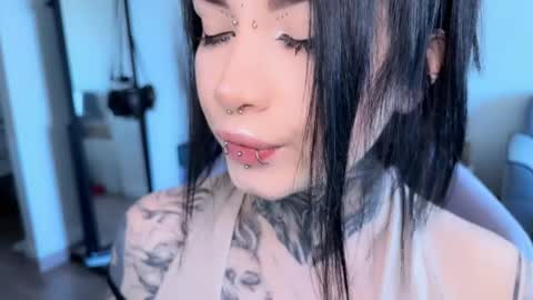 Snapshot of i_died_again chatting on June 5, 2026, 9:04 am Asya online show from June 5, 2026, 9:04 am