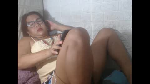 Snapshot of i_drain_u_bitch chatting on March 11, 2025, 12:39 pm jamaeca online show from March 11, 2025, 12:39 pm