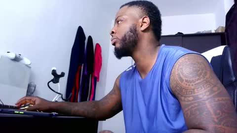 Snapshot of iam_hotbbc chatting on November 5, 2025, 3:39 am Mr H Independent model online show from November 5, 2025, 3:39 am