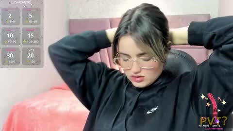 iam_lina online show from March 18, 2026, 10:51 am