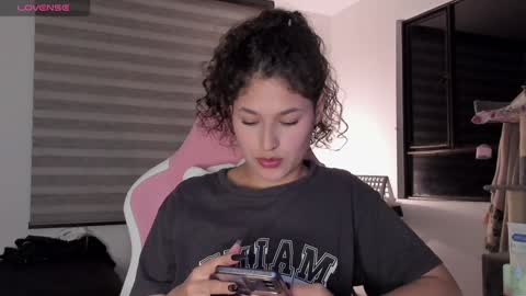 Snapshot of iam_nikki chatting on February 2, 2025, 11:21 pm On instagram Imm NikkiHelp me reach 100 likes online show from February 2, 2025, 11:21 pm