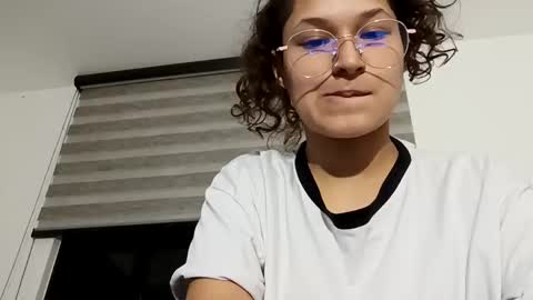 Snapshot of iam_nikki chatting on February 13, 2025, 1:40 am On instagram Imm NikkiHelp me reach 100 likes online show from February 13, 2025, 1:40 am