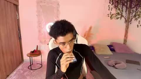 Snapshot of iamandrey_ chatting on June 30, 2026, 12:44 am iamandrey_ online show from June 30, 2026, 12:44 am