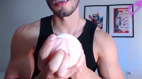  INDEPENDENT MODEL online show from October 22, 2025, 1:22 pm