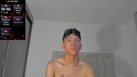 Snapshot of iamjulian_ chatting on April 28, 2026, 11:26 am Juliiiiian online show from April 28, 2026, 11:26 am