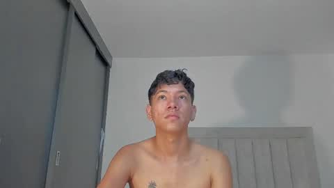 Snapshot of iamjulian_ chatting on May 7, 2026, 11:37 am Juliiiiian online show from May 7, 2026, 11:37 am