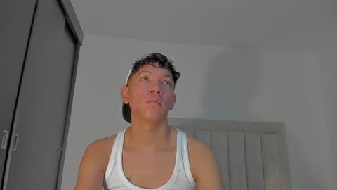 Snapshot of iamjulian_ chatting on May 28, 2026, 11:40 am Juliiiiian online show from May 28, 2026, 11:40 am