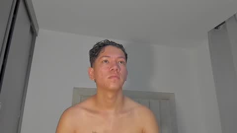 Snapshot of iamjulian_ chatting on June 2, 2026, 11:01 am Juliiiiian online show from June 2, 2026, 11:01 am