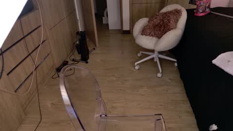 Snapshot of iamnyxy_ chatting on November 9, 2025, 9:07 am Nyxy online show from November 9, 2025, 9:07 am