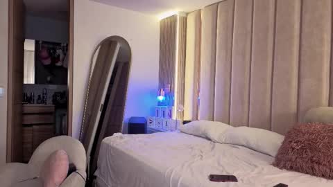 Snapshot of iamnyxy_ chatting on December 16, 2025, 11:04 am Nyxy online show from December 16, 2025, 11:04 am