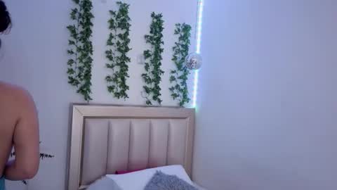 Snapshot of iamnyxy_ chatting on January 12, 2026, 1:05 pm Nyxy online show from January 12, 2026, 1:05 pm