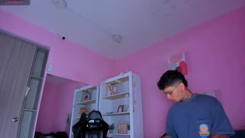 IAN CASTILLO online show from November 7, 2025, 11:10 am