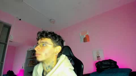 IAN CASTILLO online show from December 4, 2025, 11:19 am