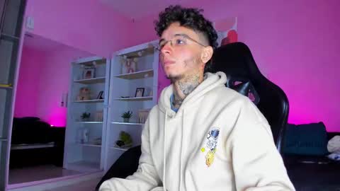 IAN CASTILLO online show from December 16, 2025, 11:15 am